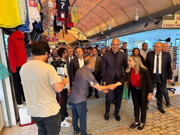 Antalyalı iki bakandan Antalya'da esnaf ziyareti