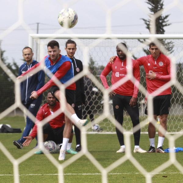 Antalyaspor, Karagümrük'e tam kadro hazırlanıyor