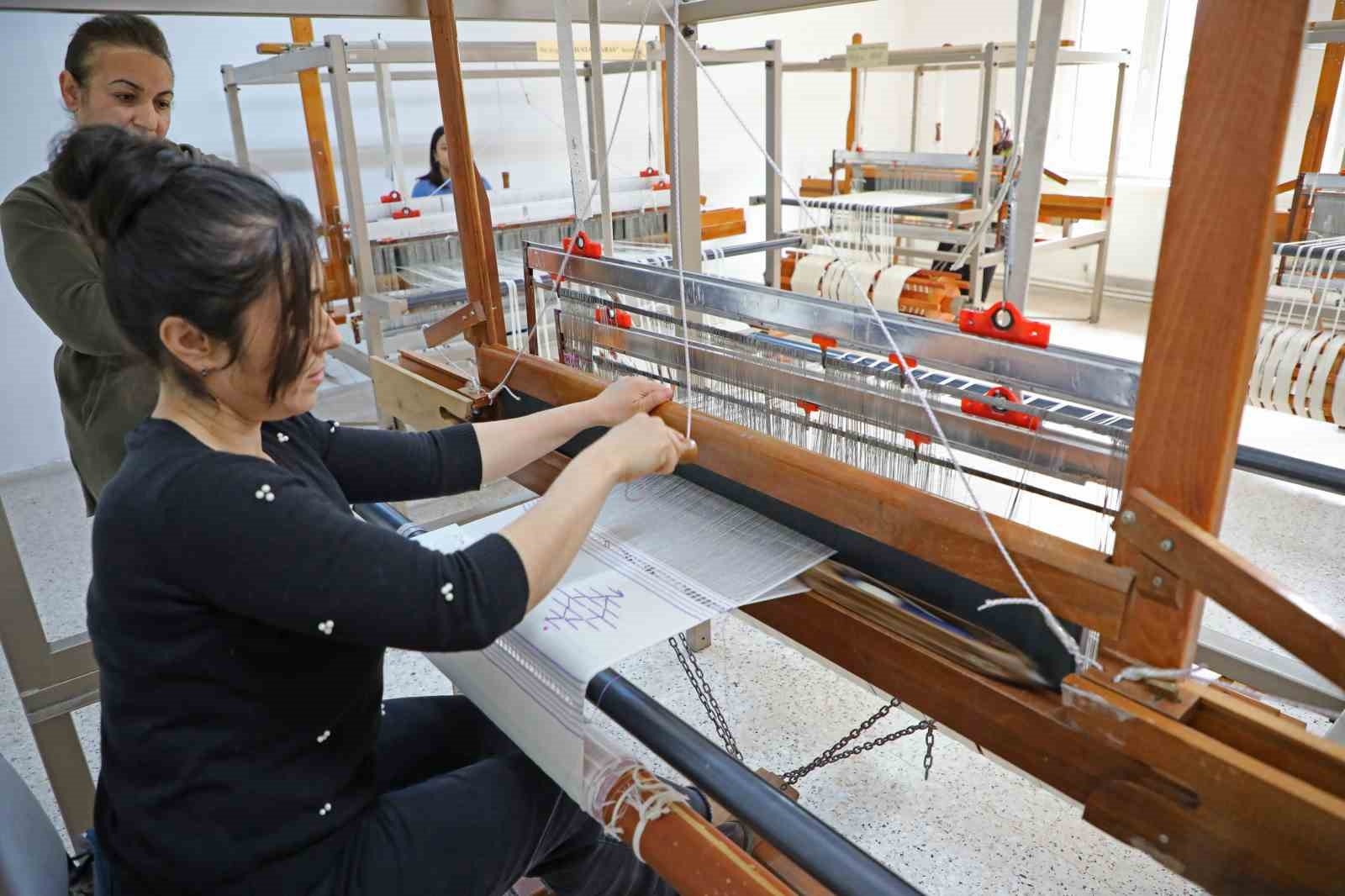 ATASEM'de 300 yıllık geleneksel dokumacılık yaşatılıyor