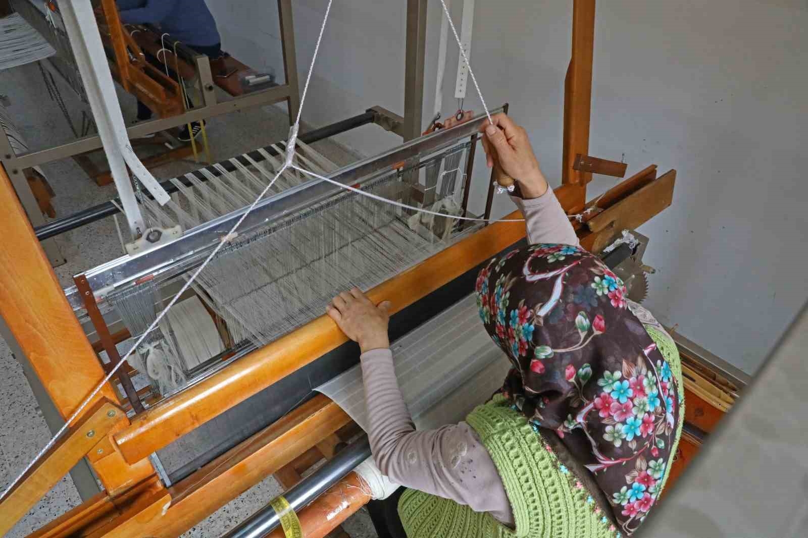 ATASEM'de 300 yıllık geleneksel dokumacılık yaşatılıyor