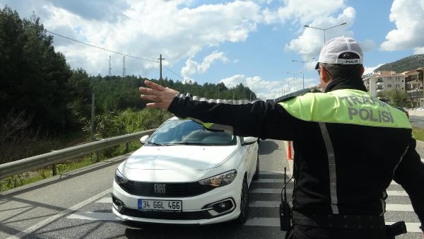 Bayram hareketliliği başladı; uzun araç kuyrukları oluştu