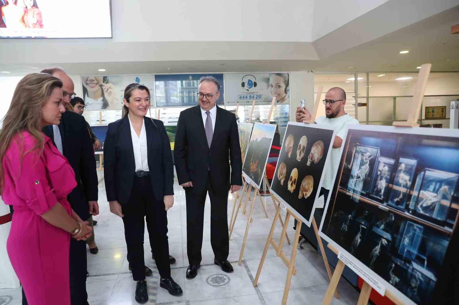 Büyükşehirde, "Modern Fotoğrafta Bilim, Seyahat ve Doğa" sergisi