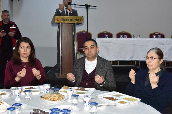 Eğirdir'de depremzede aileler iftarda buluştu