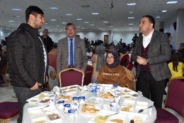 Eğirdir'de depremzede aileler iftarda buluştu