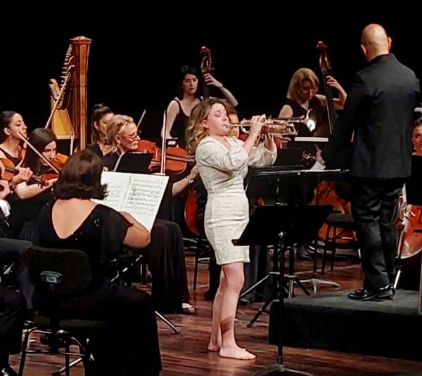 Fransız trompetçi'den çıplak ayaklı konser