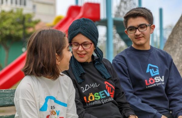 Kanseri atlatan anne ve çocukları, LÖSEV ile umut oluyor