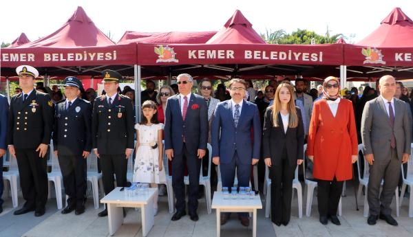 Kemer'de 23 Nisan coşkusu