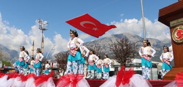 Kemer'de 23 Nisan coşkusu