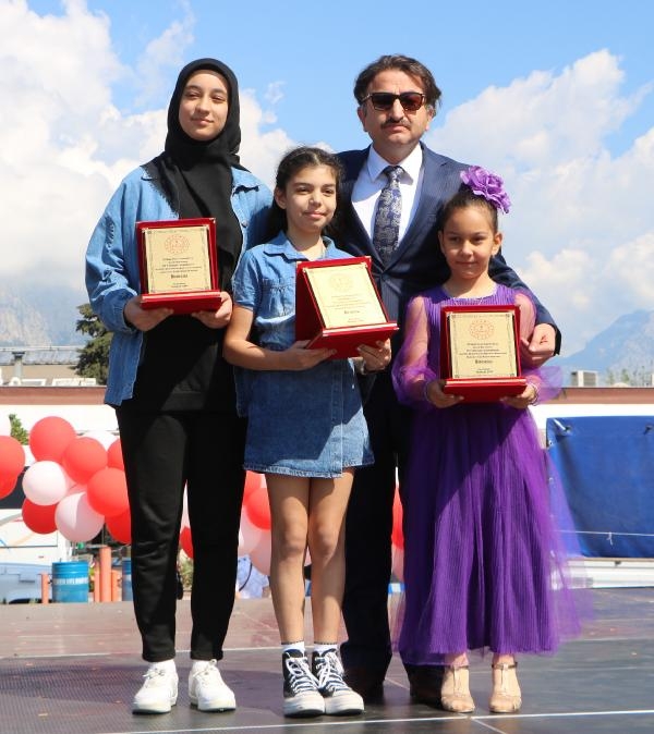 Kemer'de 23 Nisan coşkusu