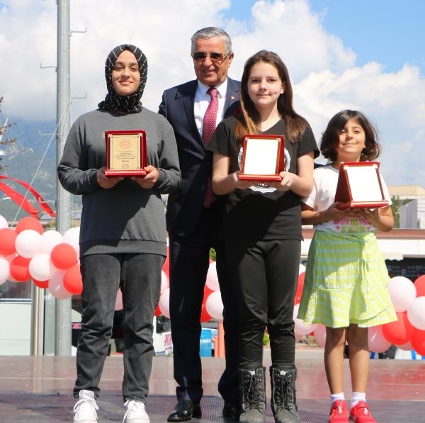 Kemer'de 23 Nisan coşkusu