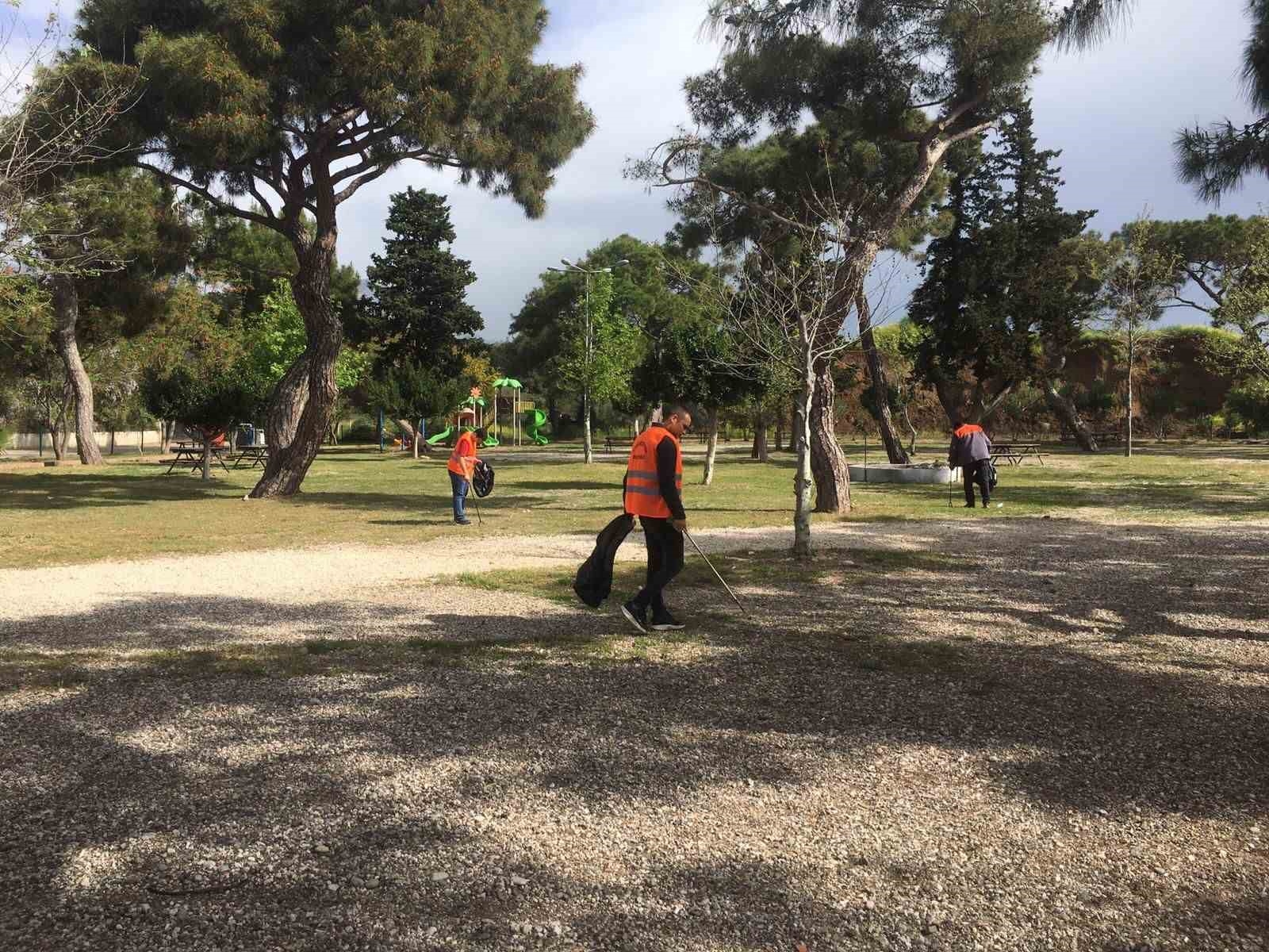 Kemer'de bayram temizliği