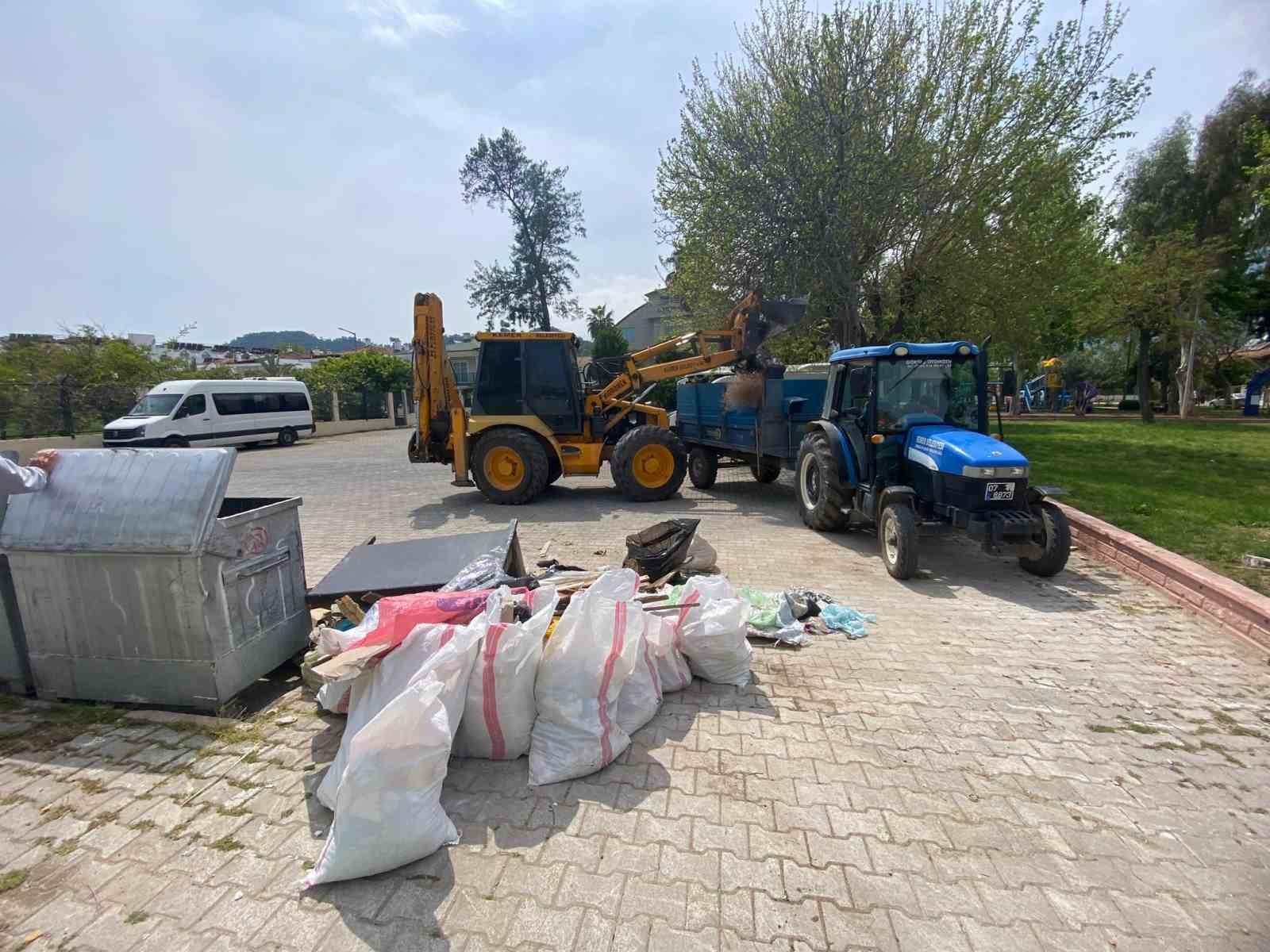 Kemer'de bayram temizliği