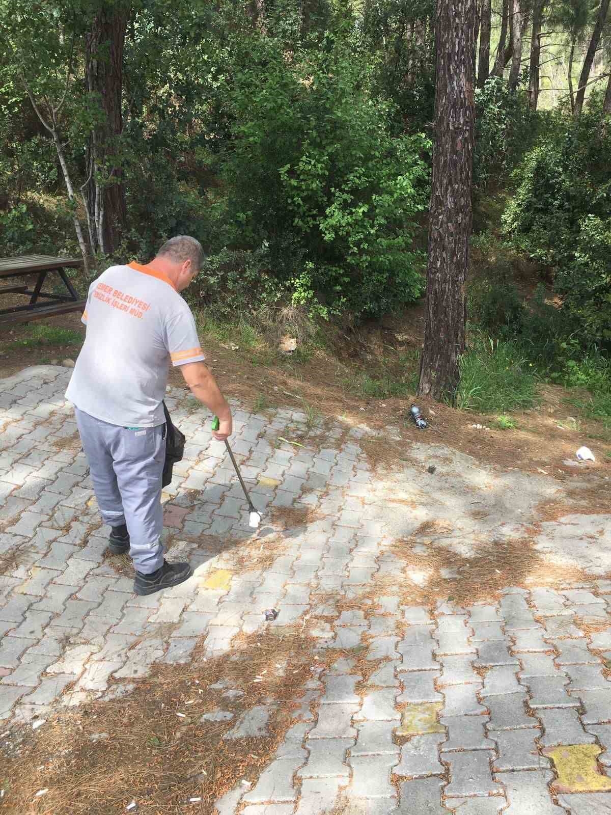 Kemer'de bayram temizliği