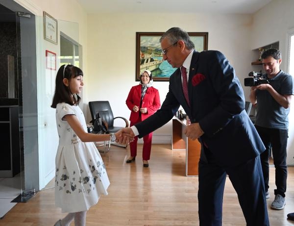Kemer'de Beren Nisa, başkan oldu