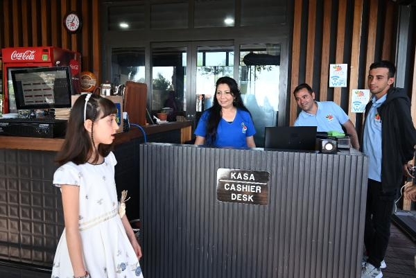 Kemer'de Beren Nisa, başkan oldu