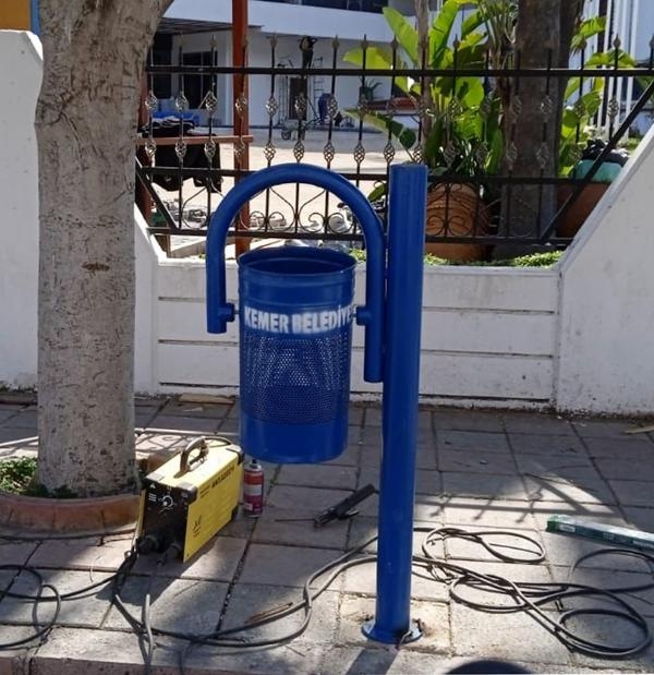 Kemer'de çöp kovaları yenileniyor