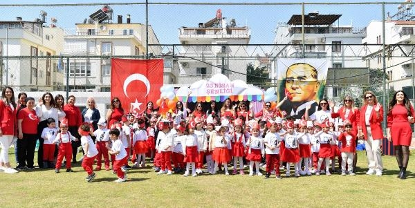 Konyaaltı kreşlerinde 23 Nisan coşkusu