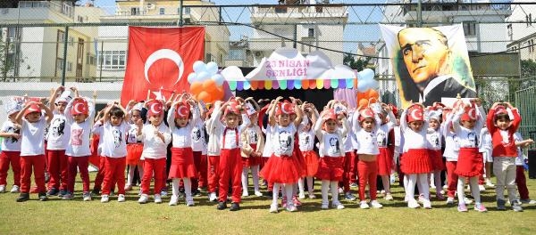 Konyaaltı kreşlerinde 23 Nisan coşkusu