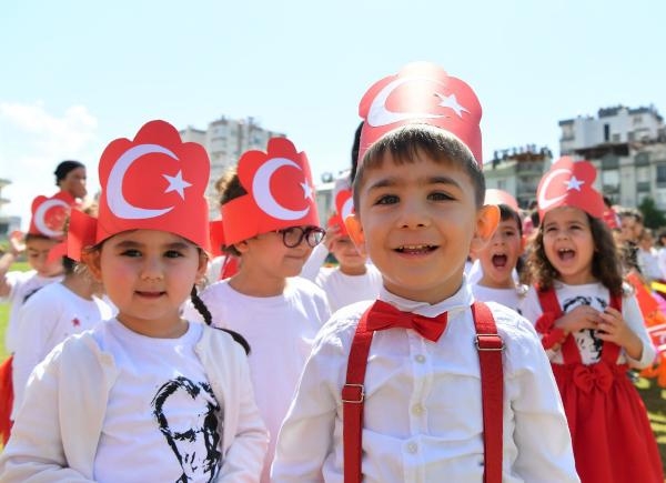 Konyaaltı kreşlerinde 23 Nisan coşkusu