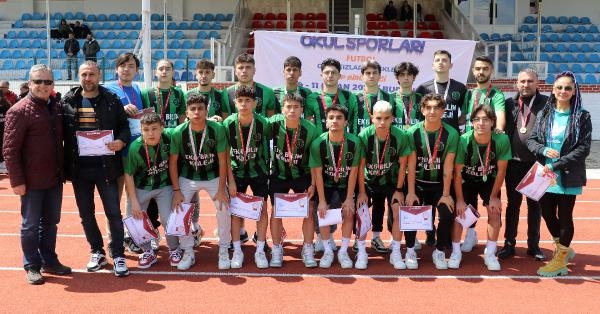 Liseliler futbolda kozlarını paylaştı