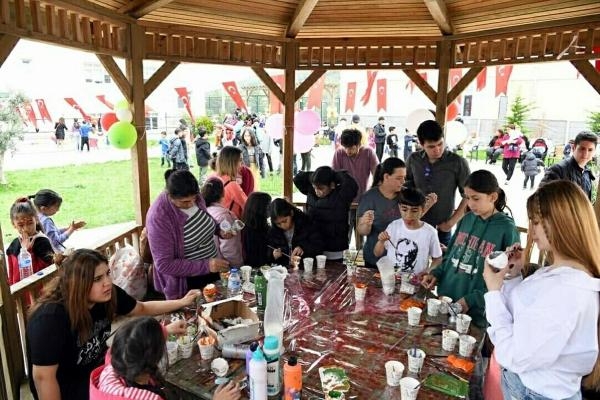 Muğla'da depremzede çocuklar şenlikte eğlendi