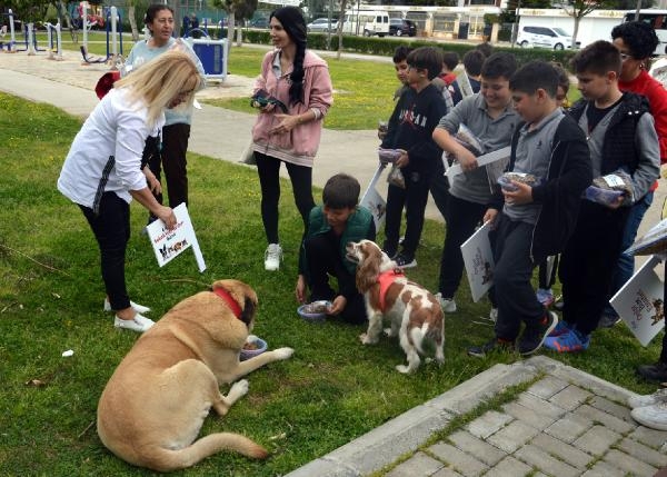 Öğrenciler sevimli dostları unutmadı