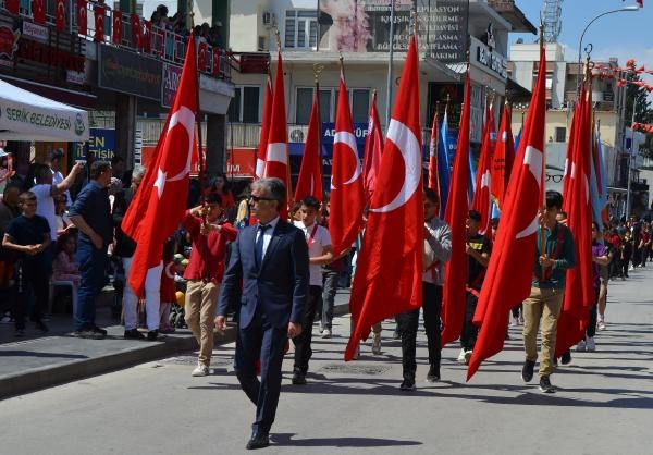 Serik'te 23 Nisan törenlerle kutlandı