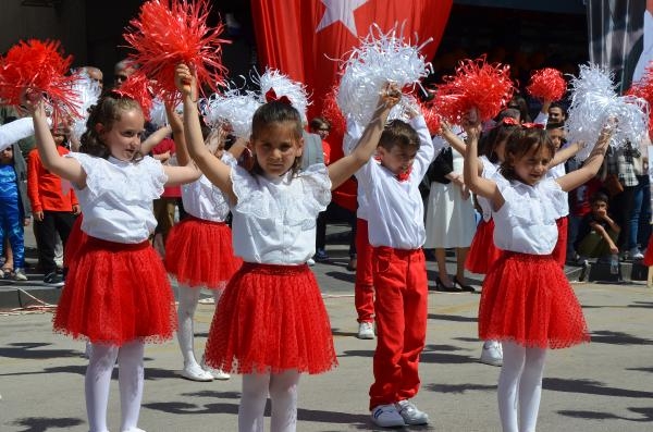 Serik'te 23 Nisan törenlerle kutlandı