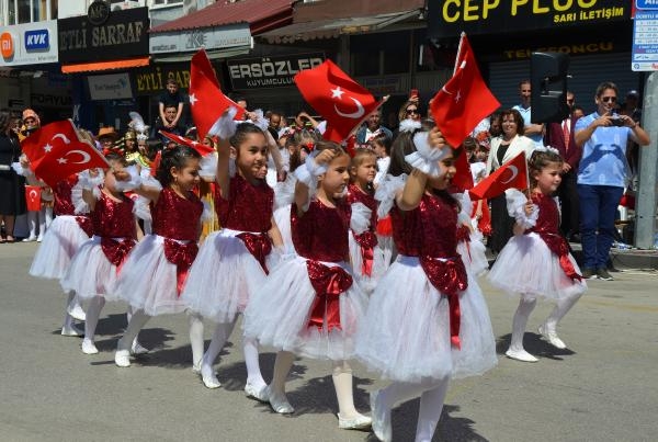Serik'te 23 Nisan törenlerle kutlandı