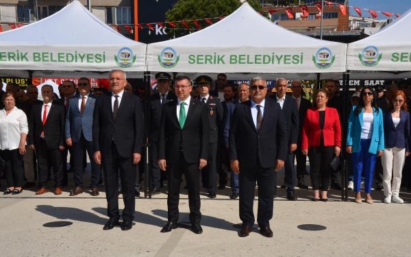 Serik'te 23 Nisan törenlerle kutlandı