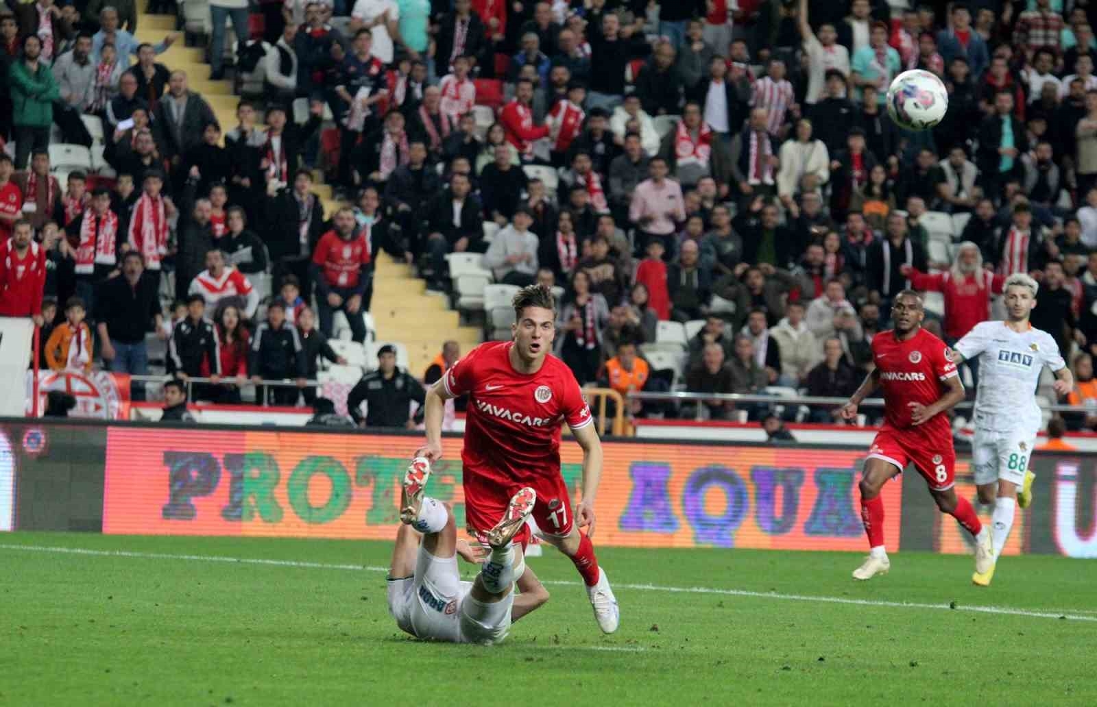 Antalyaspor: 3 - Alanyaspor: 1