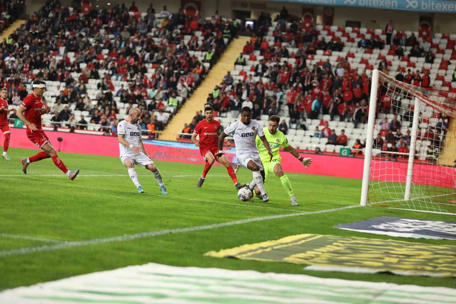 Antalyaspor: 3 - Alanyaspor: 1