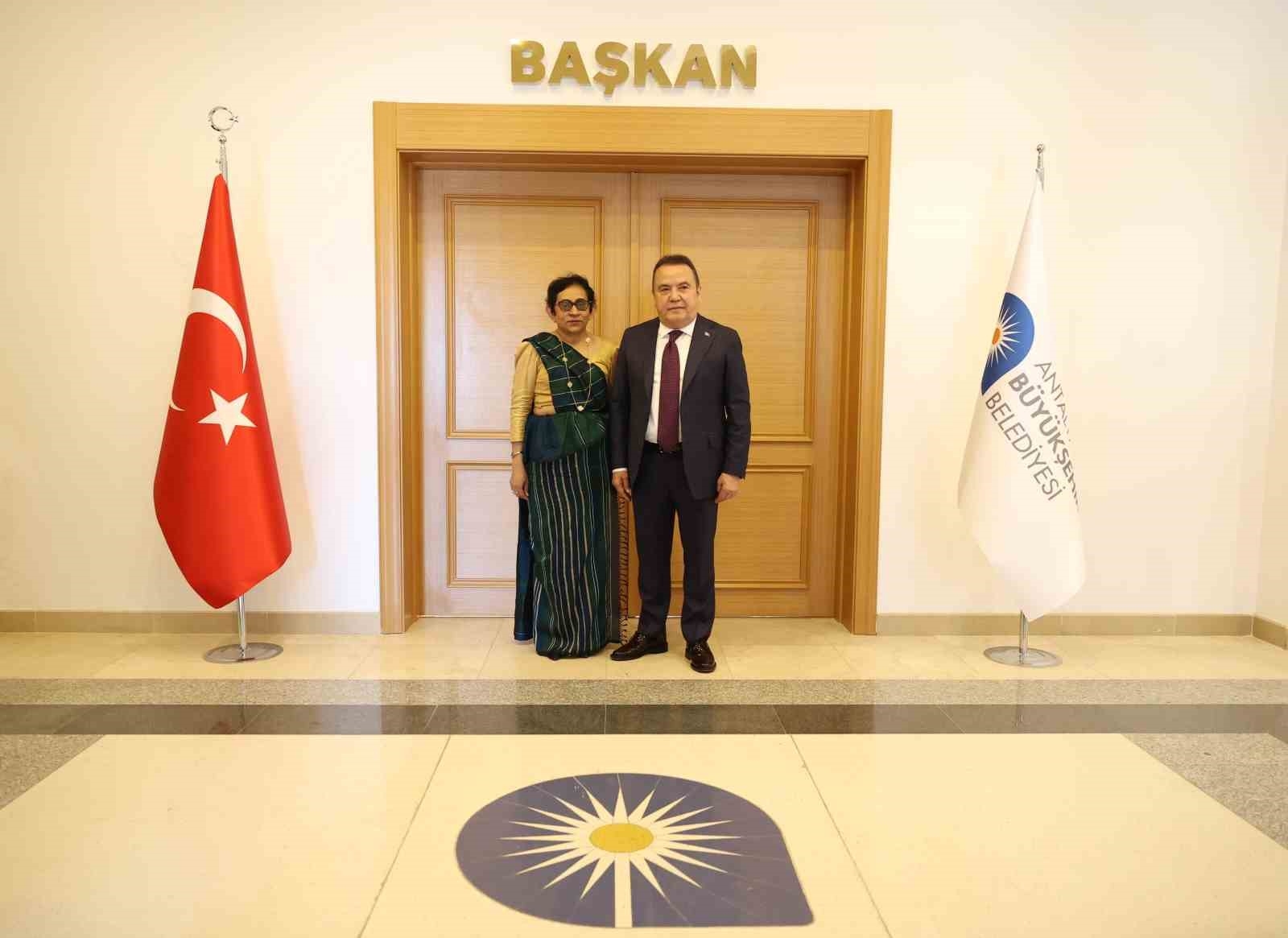Sri Lanka Büyükelçisi'nden Başkan Böcek'e ziyaret