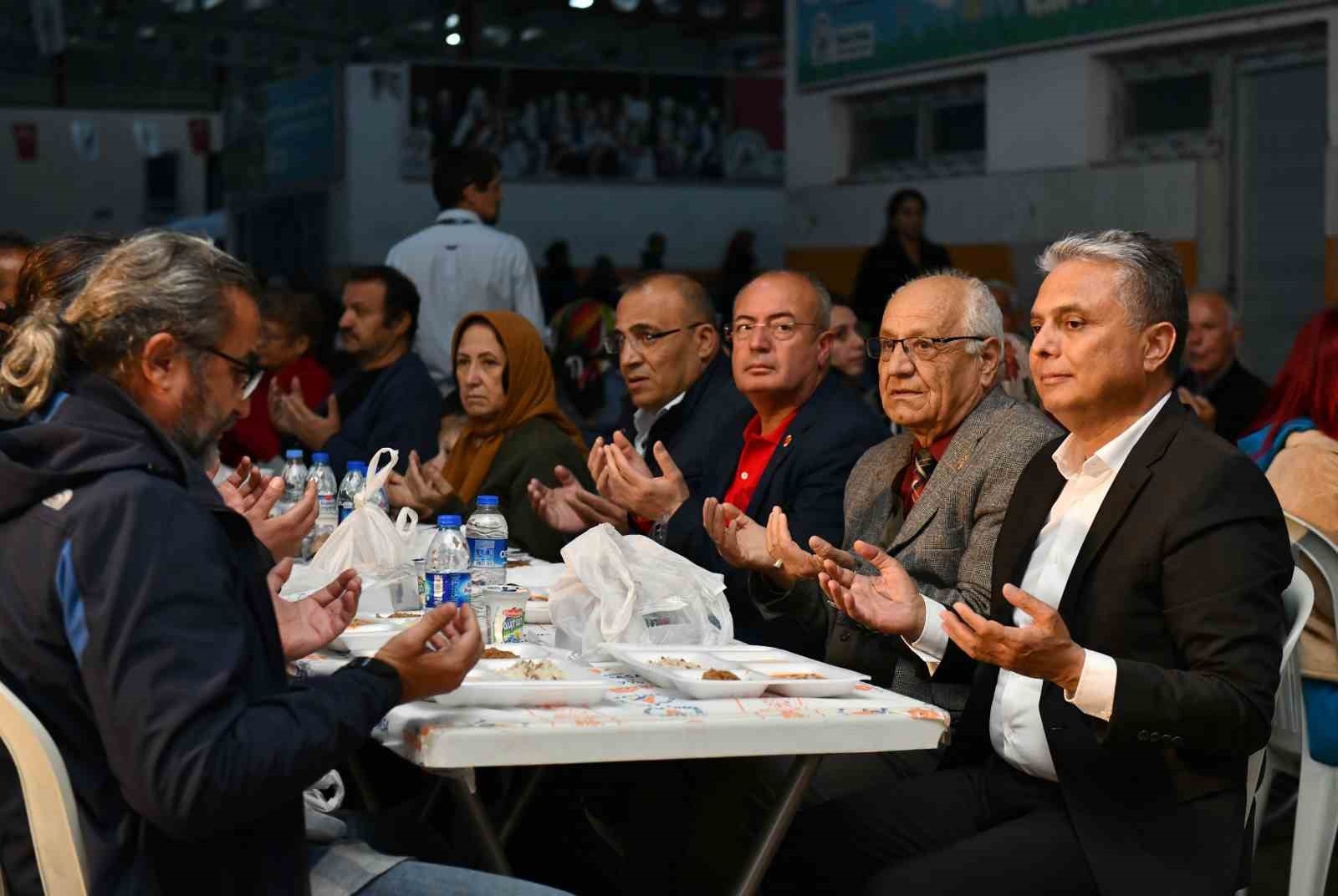 Uysal, "Ötekileştirici dili Muratpaşa'mıza sokmuyoruz"