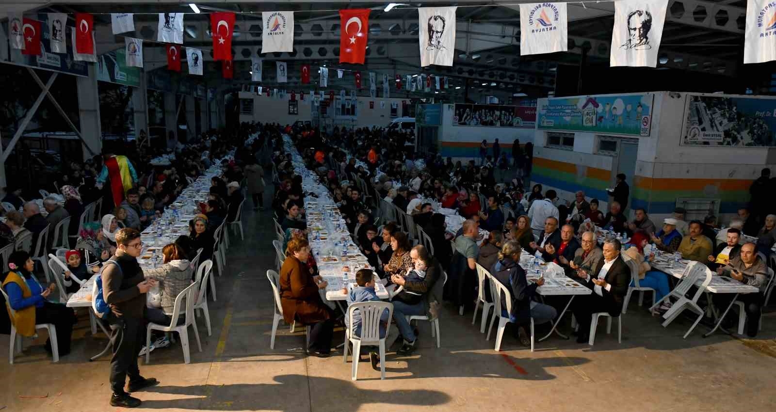 Uysal, "Ötekileştirici dili Muratpaşa'mıza sokmuyoruz"
