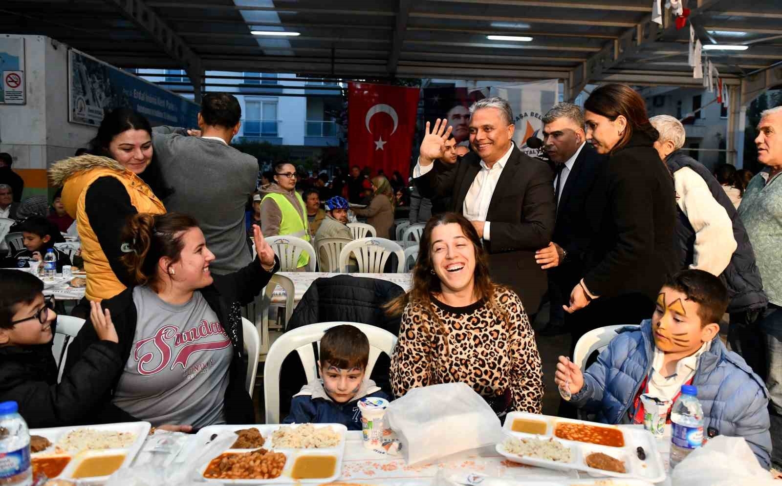 Uysal, "Ötekileştirici dili Muratpaşa'mıza sokmuyoruz"
