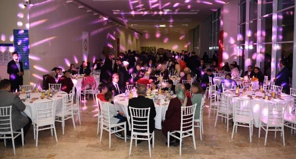 Vali Yazıcı, çocuklarla iftar yaptı