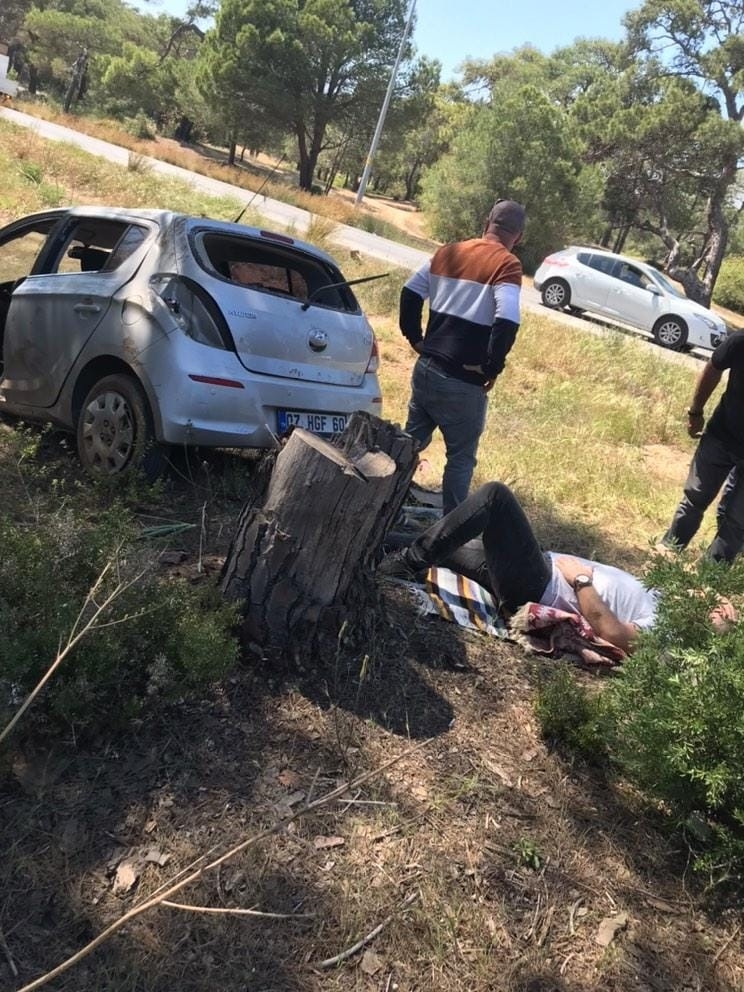 Yoldan çıkıp ormanlık alana uçan otomobil sürücüsü yaralandı