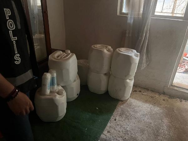 3265 litre alkol ve 12 bin 950 şişe ve kapağı ele geçirildi