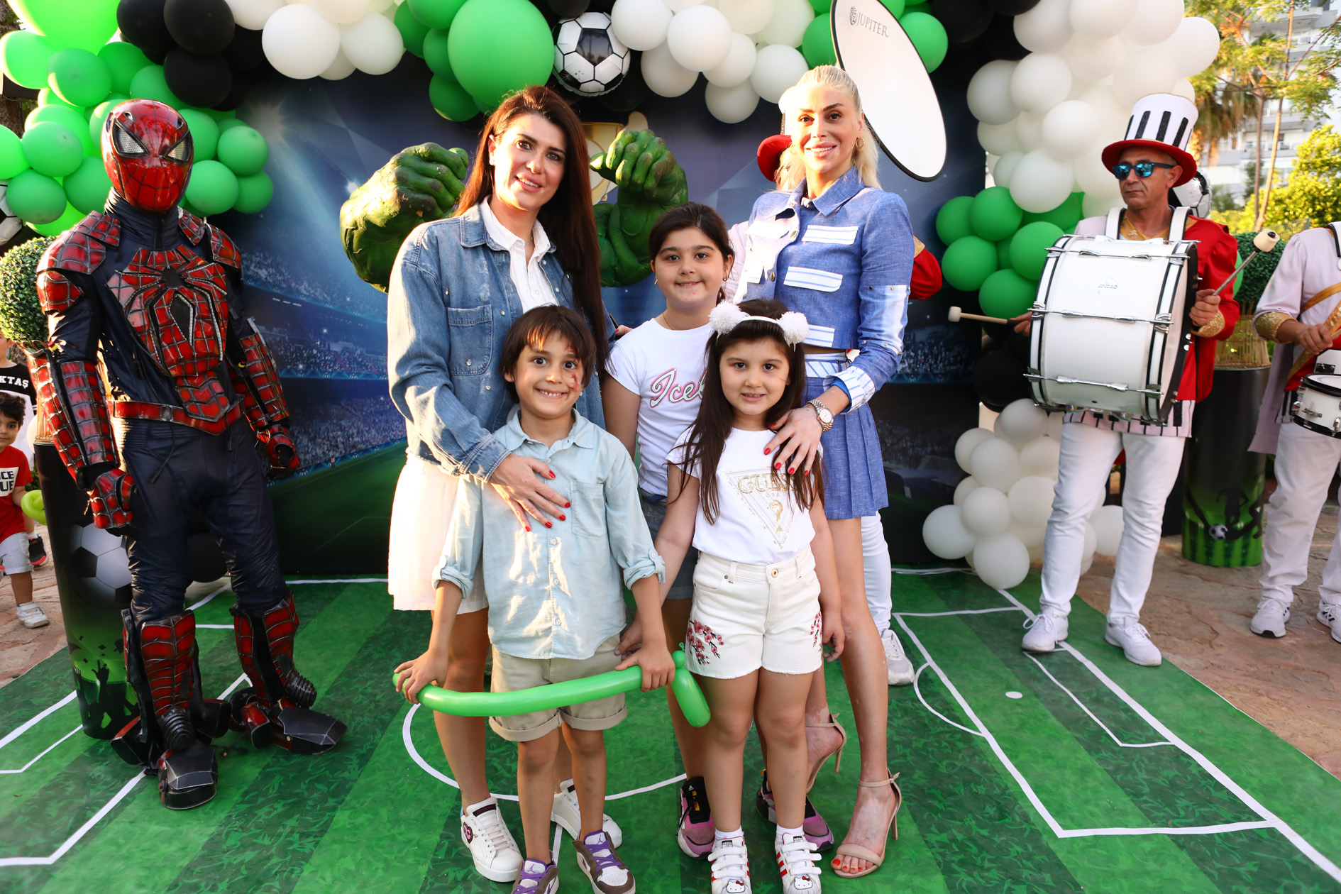 Poyraz’dan futbol temalı yeni yaş