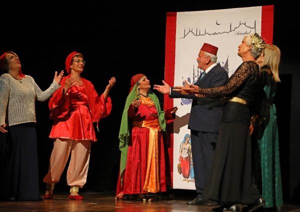 Aktif yaşlılardan, 'Kuyruklu Yıldız Altında Bir İzdivaç' müzikali