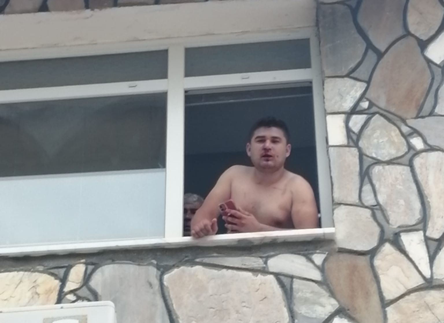 Antalya Büyükşehir Belediyesi çalışanının "oy kullanmadığı ve fotoğrafla belgelemediği için darbedildiği" iddiası