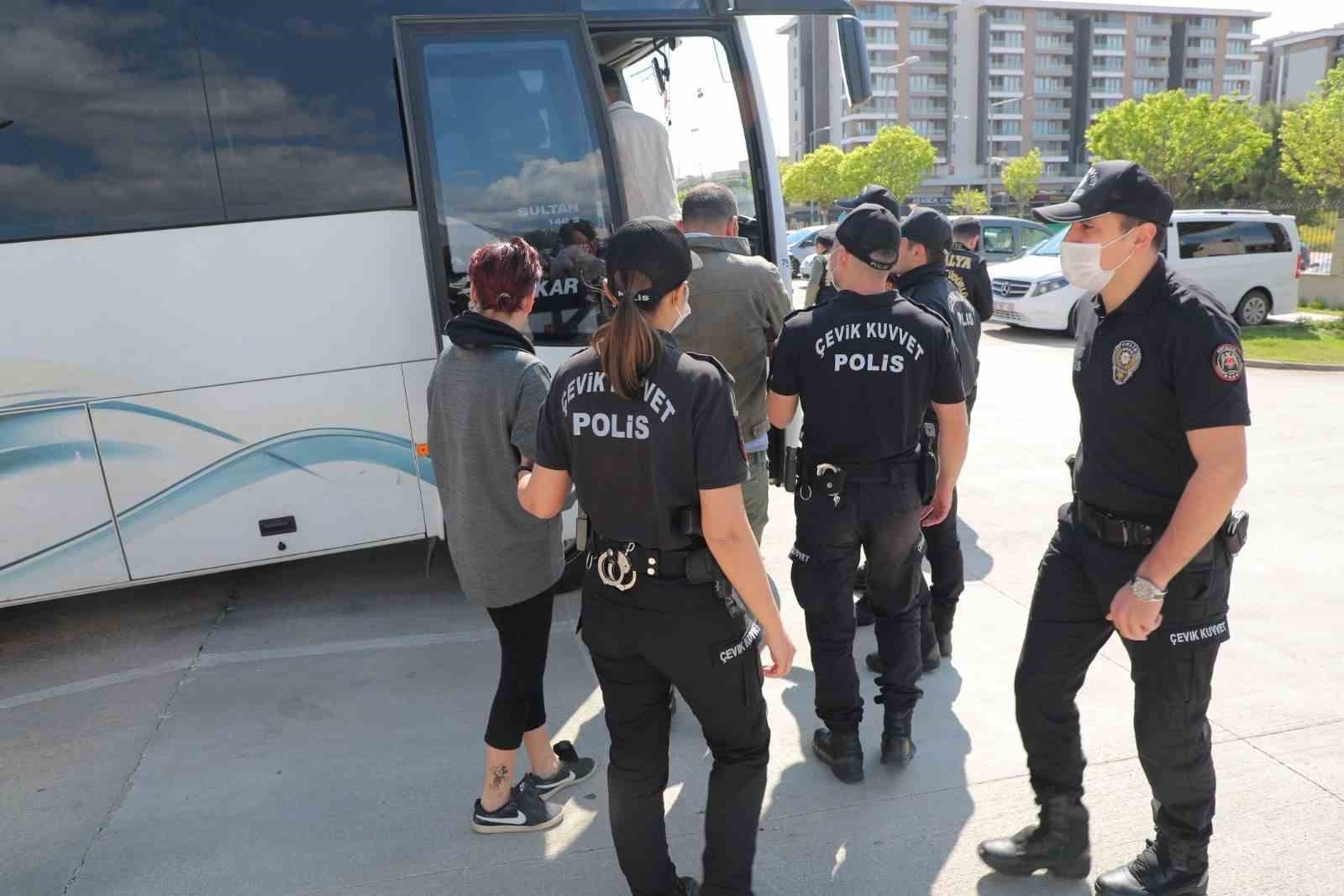 Antalya'da 114 personelin katımıyla yapılan operasyonda 81 şahıs yakalandı