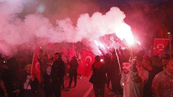 Antalya'da binlerce kişi fener alayıyla geceyi aydınlattı İşte harika görüntüler