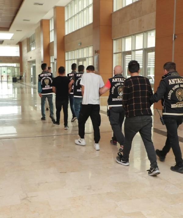 Antalya'da çalınan 10 araç, 4 ilde bulunup sahiplerine teslim edildi