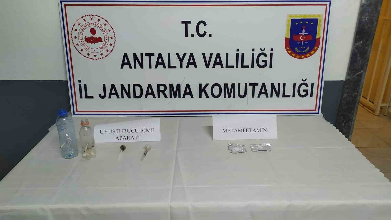 Antalya'da jandarmadan uyuşturucu operasyonları