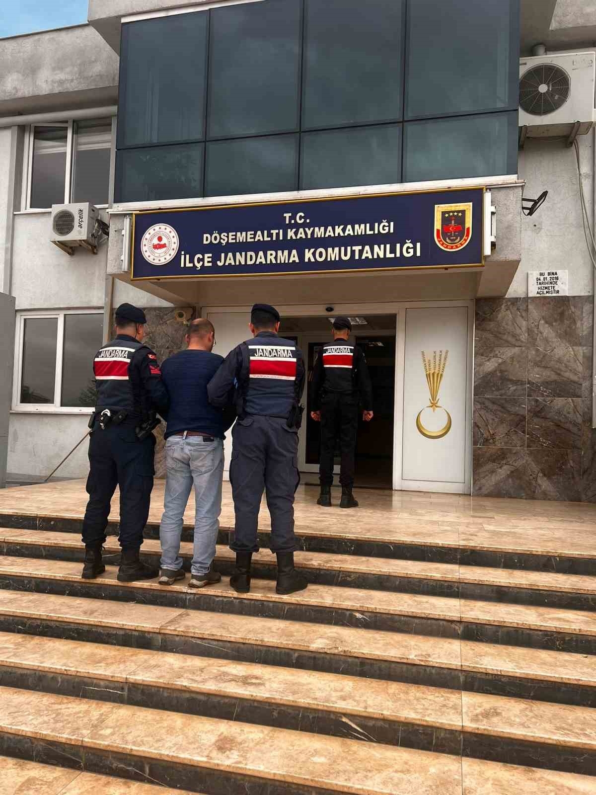 Antalya'da jandarmadan uyuşturucu operasyonları