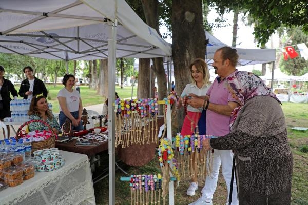 Antalya'da şenlik havasında Hıdırellez kutlaması