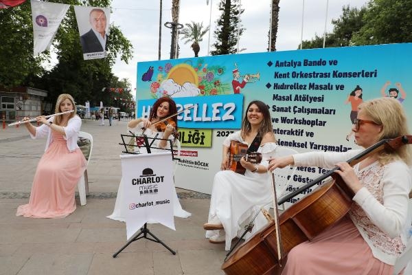 Antalya'da şenlik havasında Hıdırellez kutlaması
