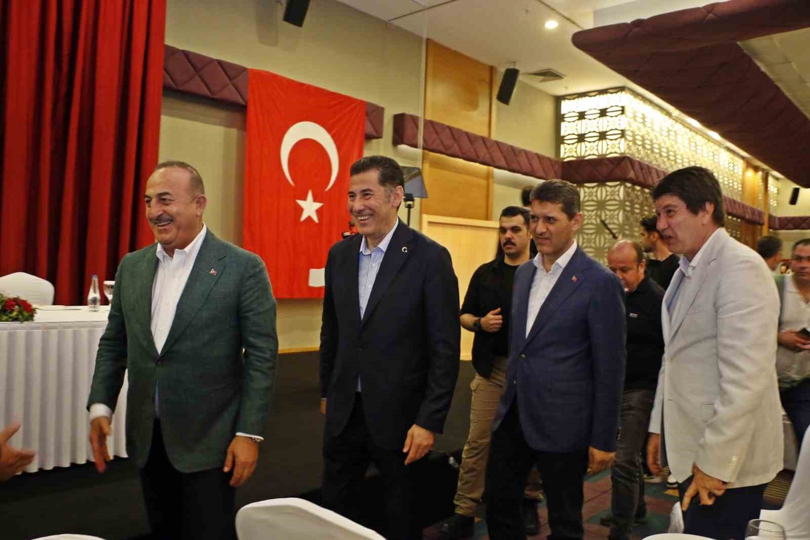 Bakan Çavuşoğlu: " Her gün video yayınlıyor, psikolojisi bozulmuş, agresifleşmiş"